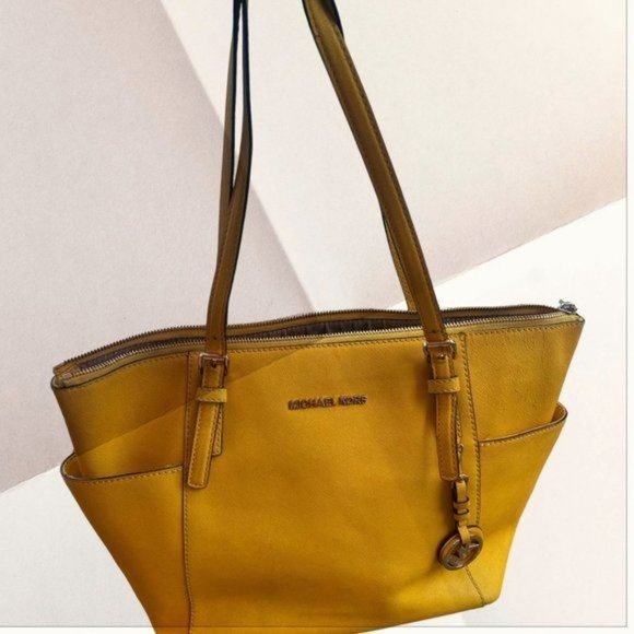 MICHAEL KORS Large Yellow Honeycomb  Jet Set Sip Tote - Picture 1 of 7